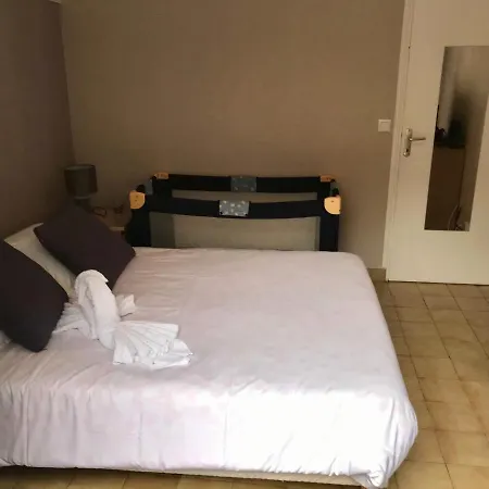 Petite Maison T2 Avec Terrasse Pres De La Loire Apartamento